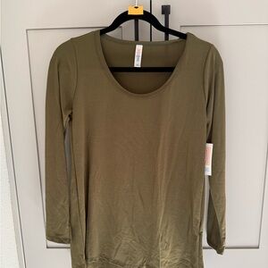 LuLaRoe Lynnae (Classic Olive Long Sleeve Tee)